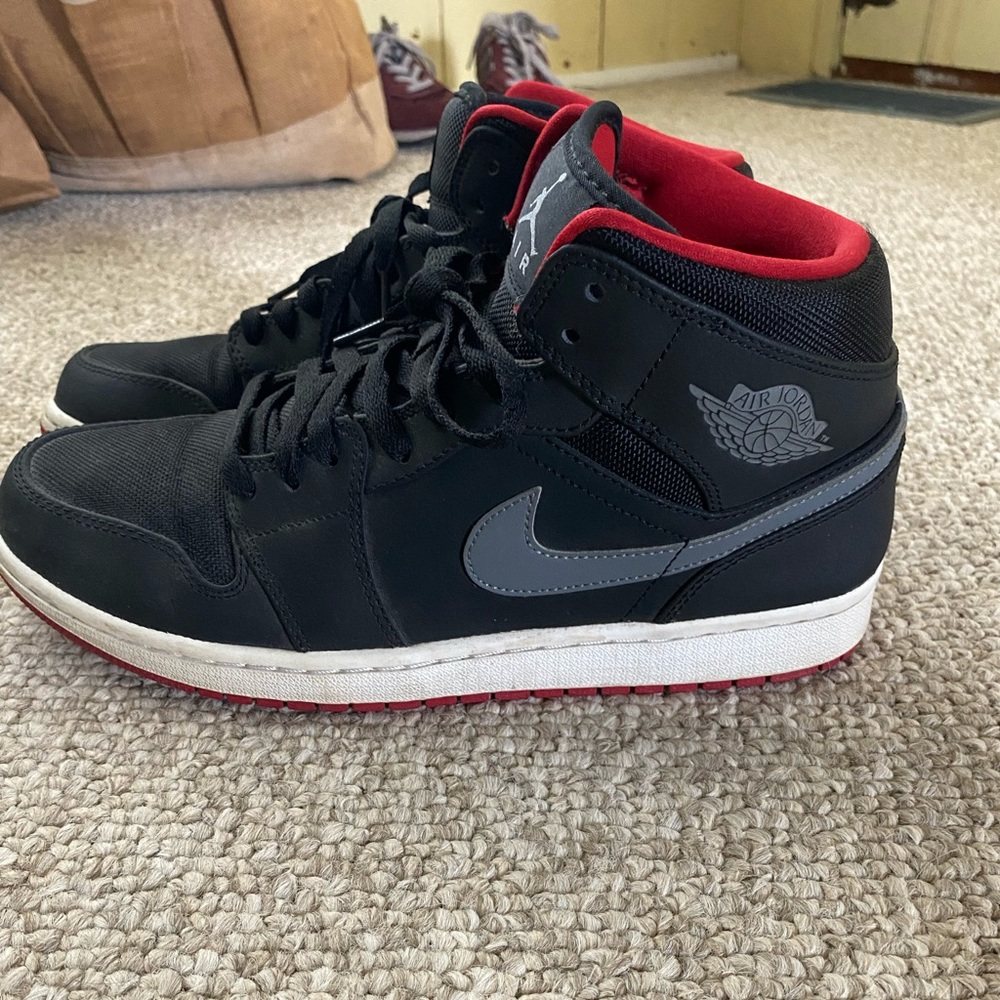Air Jordan 1 mids black and gym red 10.5